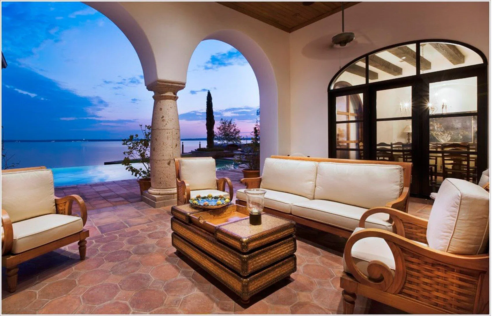 Khám phá phong cách thiết kế nội thất Mediterranean (Ảnh: Internet) Khám phá phong cách thiết kế nội thất Mediterranean (Ảnh: Internet)