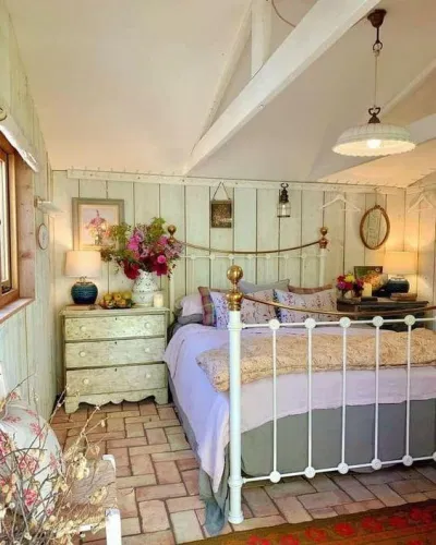 Decor phòng ngủ phong cách cổ điển (Nguồn: internet) Decor phòng ngủ phong cách cổ điển (Nguồn: internet)