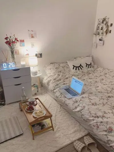 Decor phòng ngủ với tông trắng vô cùng ấm áp (Nguồn: internet) Decor phòng ngủ với tông trắng vô cùng ấm áp (Nguồn: internet)