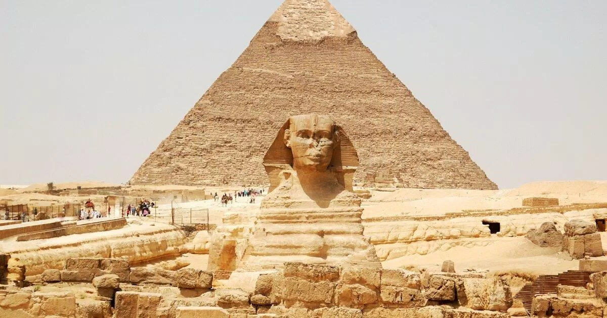 Piramid Giza và Sân đấu Sphinx (هرم جيزة وميدان الأهرام) - nguồn: Internet