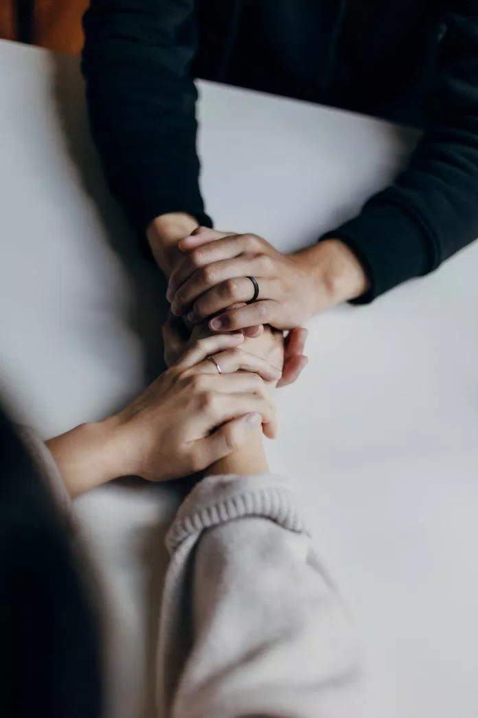 Dù bạn ở đâu, làm gì thì hãy luôn tử tế và tốt bụng với mọi người xung quanh mình. (Nguồn: Internet) Dù bạn ở đâu, làm gì thì hãy luôn tử tế và tốt bụng với mọi người xung quanh mình. (Nguồn: Internet)