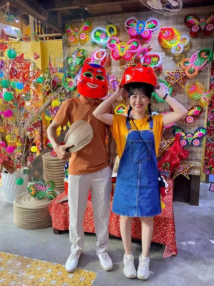 Quán cà phê trang trí Trung Thu 2023 - Ú Cafe Kokeshi ( nguồn: internet) Quán cà phê trang trí Trung Thu 2023 - Ú Cafe Kokeshi ( nguồn: internet)