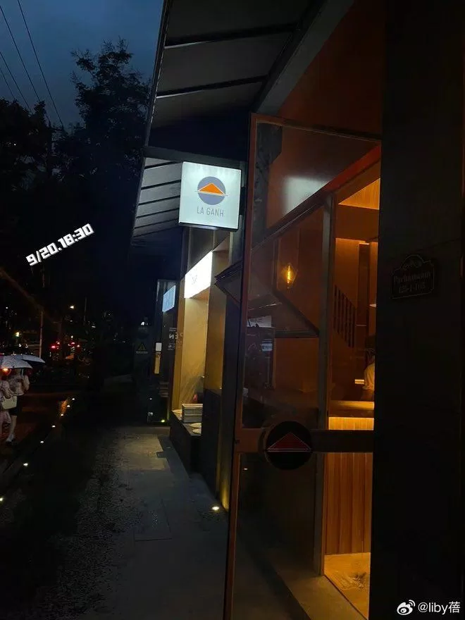 Quán "La Ganh" lúc về đêm trông vô cùng ấm cúng, nổi bật (Nguồn: internet) Quán "La Ganh" lúc về đêm trông vô cùng ấm cúng, nổi bật (Nguồn: internet)