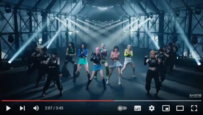 EVERGLOW thắng cúp và có encore đầu tiên trên show âm nhạc sau 4 năm ra mắt Encore Stage EVERGLOW KPOP nhóm nhạc EVERGLOW sân khấu encore của everglow Show Champion Slay