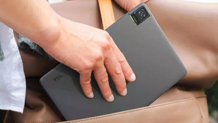Máy có thiết kế mặt lưng kim loại cho cảm giác sang trọng khi sử dụng (Ảnh: Internet) Máy có thiết kế mặt lưng kim loại cho cảm giác sang trọng khi sử dụng (Ảnh: Internet)