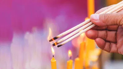 Khi thắp hương bị tắt phải làm sao? (Ảnh: internet) Khi thắp hương bị tắt phải làm sao? (Ảnh: internet)