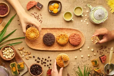 Bánh trung thu là món nhất định phải có của người Việt trong ngày này (Ảnh: Internet)