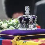 Vương miện Nhà nước Hoàng gia - món báu vật nổi tiếng của hoàng gia Anh (Ảnh: Internet)