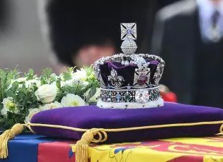 Vương miện Nhà nước Hoàng gia - món báu vật nổi tiếng của hoàng gia Anh (Ảnh: Internet)