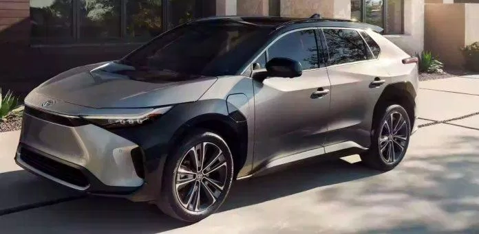 Xe Toyota bZ4X màu bạc (Ảnh: Internet) Xe Toyota bZ4X màu bạc (Ảnh: Internet)