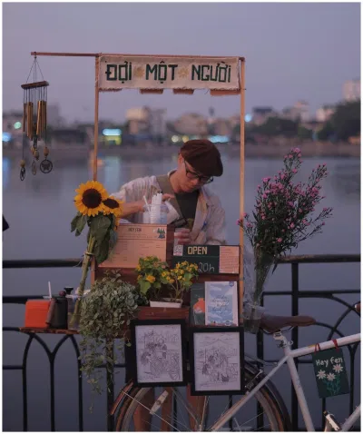 Một chiếc xe đặc biệt cạnh hồ An Biên đầy thương nhớ (Nguồn: Internet) Một chiếc xe đặc biệt cạnh hồ An Biên đầy thương nhớ (Nguồn: Internet)