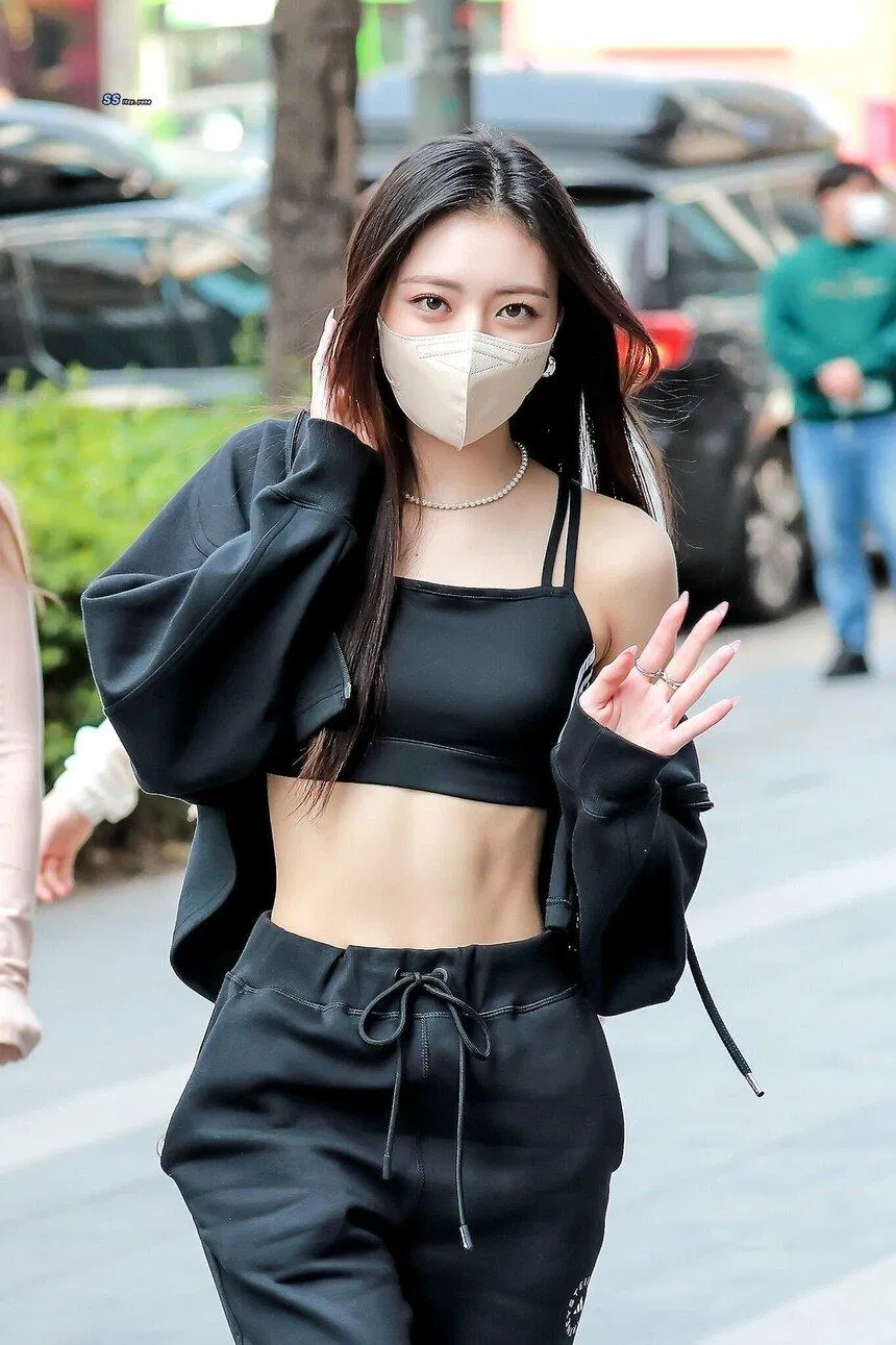 Sở hữu thân hình như photoshop của Yuna (Ảnh : Internet)
