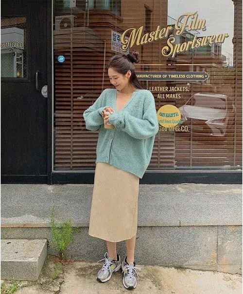 Áo cardigan mix cùng chân váy siêu đẹp cho các nàng (Nguồn: Internet)