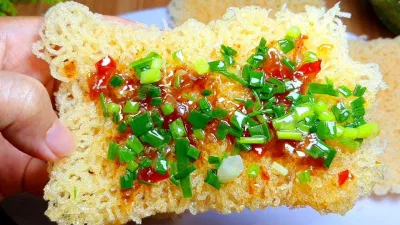 Cơm cháy sốt mỡ hành làm từ bánh hỏi