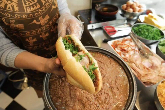 Bánh mì pate – Món ăn đường phố quen thuộc của người Việt