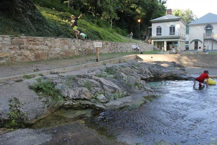 Berkeley Springs State Park (Ảnh: Internet) Berkeley Springs State Park (Ảnh: Internet)