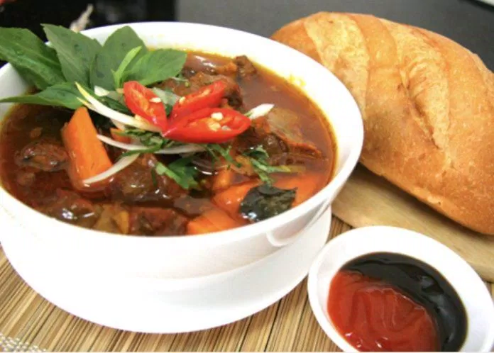 Nguồn internet - Bánh mì chấm sôt bò kho