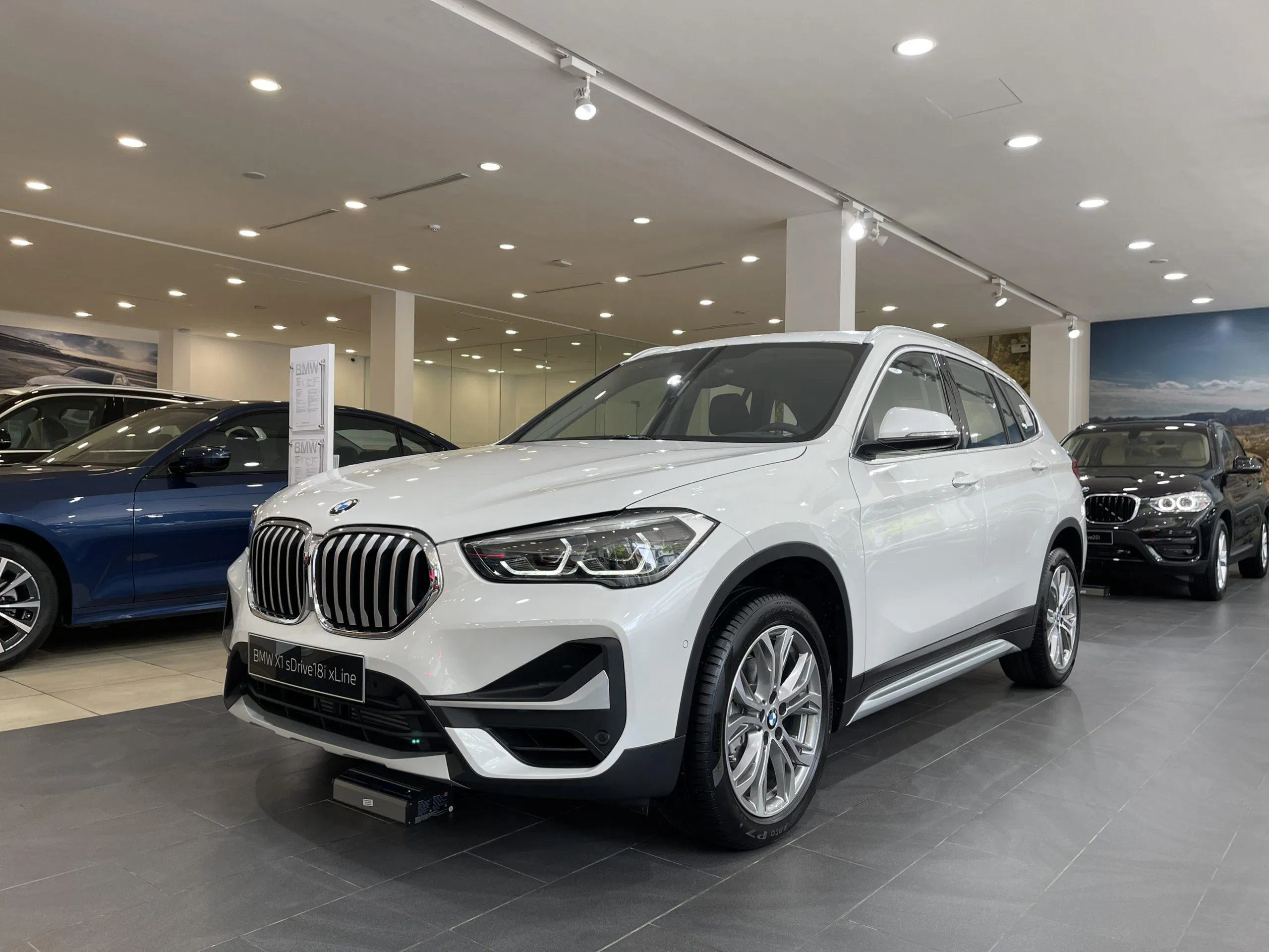 Đánh giá dòng xe BMW X1 2021: Giá lăn bánh, thông số kỹ thuật, ngoại thất và nội thất xe (ảnh: Internet) Đánh giá dòng xe BMW X1 2021: Giá lăn bánh, thông số kỹ thuật, ngoại thất và nội thất xe (ảnh: Internet)