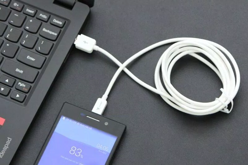 Cáp USB là cách truyền dữ liệu đơn giản nhất (Ảnh: Internet)