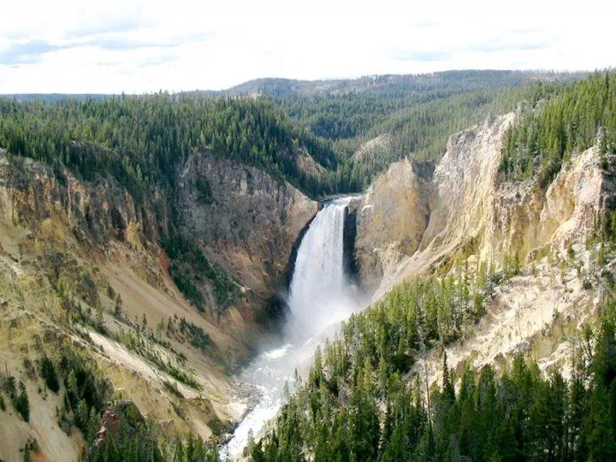Công viên Quốc gia Yellowstone - nguồn: Internet Công viên Quốc gia Yellowstone - nguồn: Internet