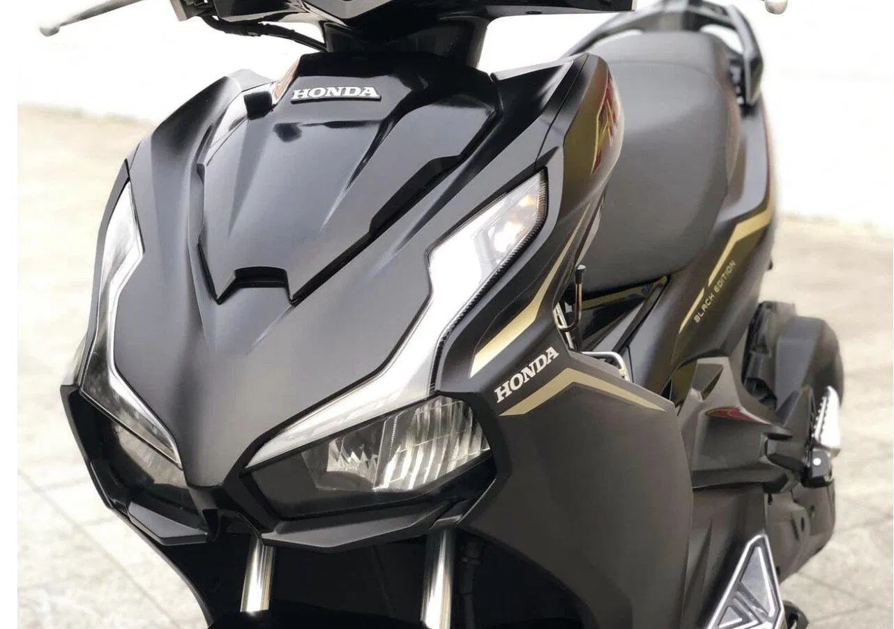 Đầu xe Honda Air Blade 2023 tạo ấn tượng với dãy đèn demi tương tự hình “tia chớp” - nguồn: internet