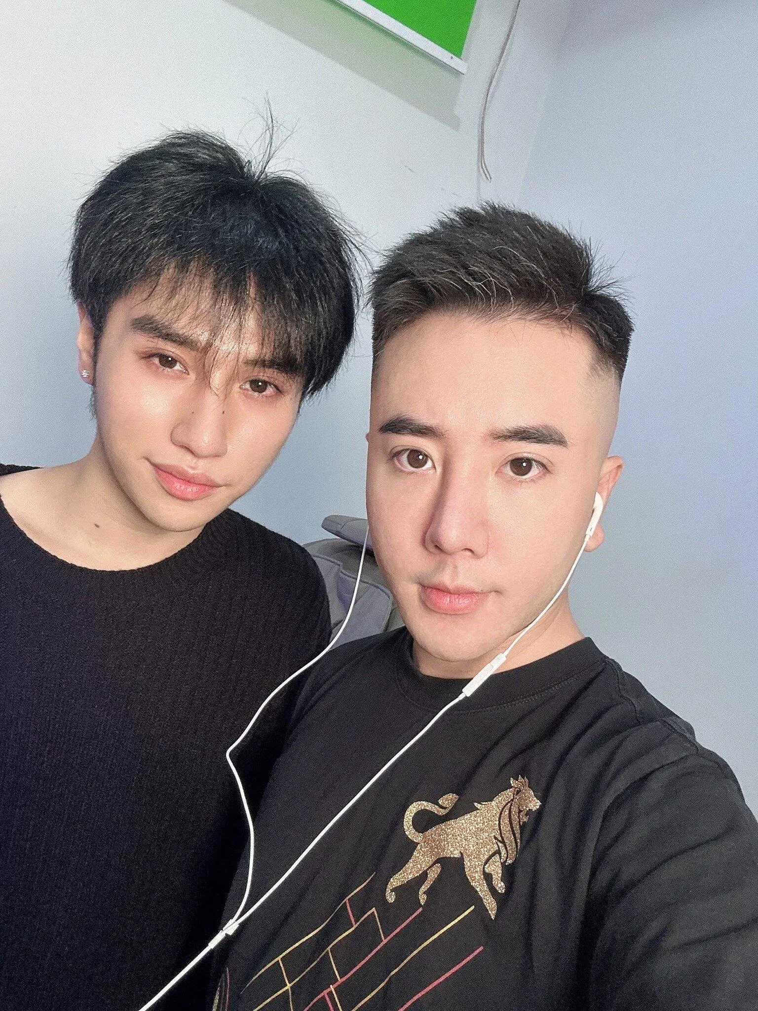 Công Ken và anh trai chủ tịch. (Ảnh: Internet)