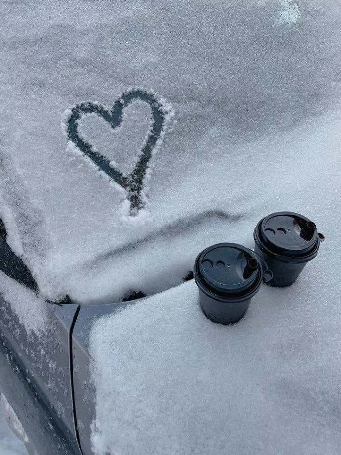 Hình nền trái tim tuyết (Nguồn: internet)
