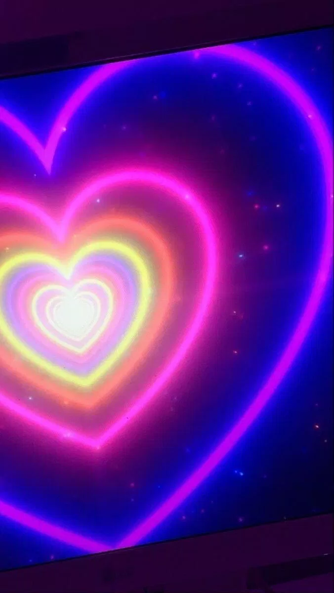 Hình nền trái tim phát sáng (Nguồn: internet)