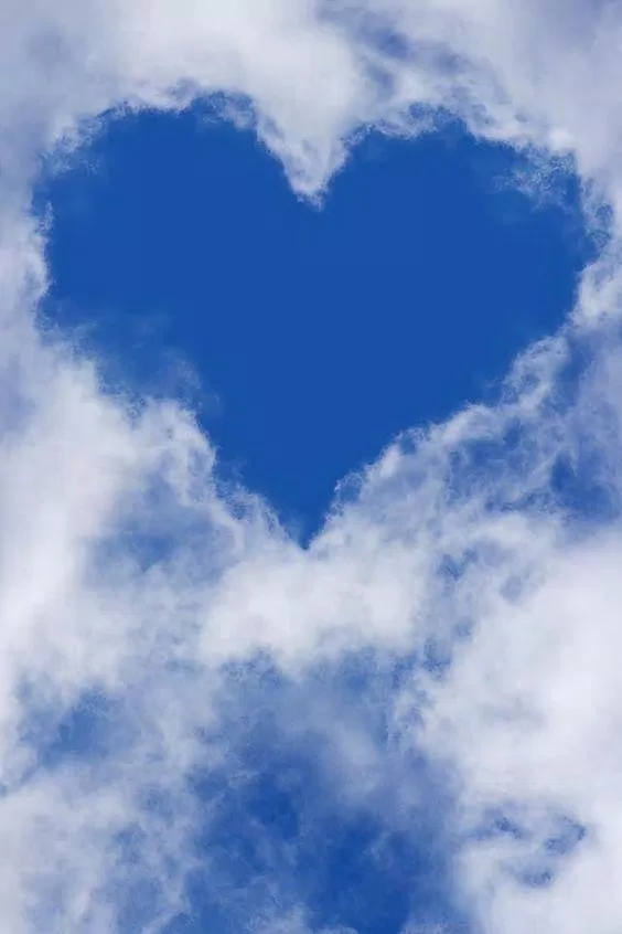 Hình nền trái tim bầu trời (Nguồn: internet)