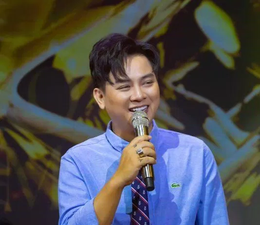 Hoài Lâm xuất hiện tại phòng trà. (Ảnh: Internet)
