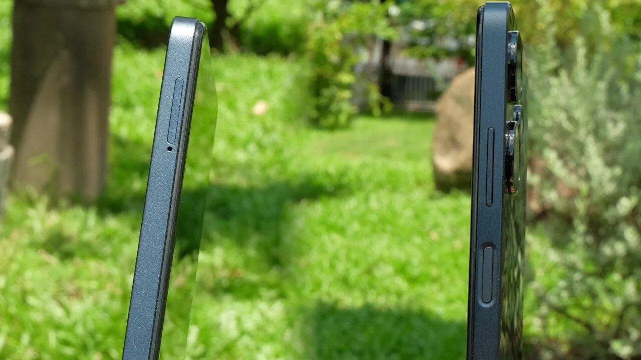 Cạnh trái của máy chứa khe sim kép, cạnh phải chứa nút tăng giảm âm lượng và nút nguồn ( Ảnh: Internet)