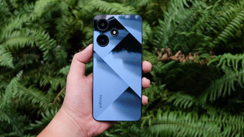 Infinix hot 30i có thiết kế mặt lưng với họa tiết kim cương ( Ảnh: Internet)