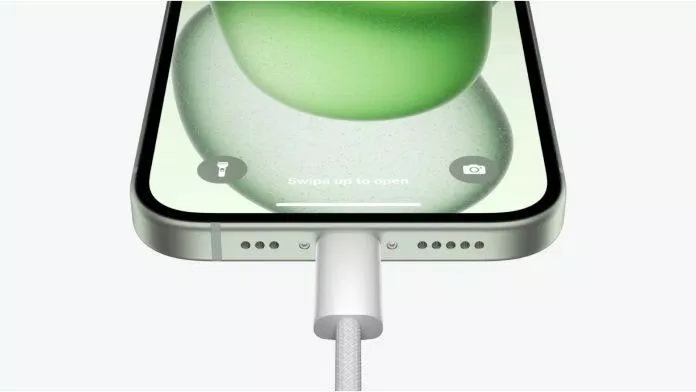 iPhone 15 sử dụng cổng kết nối USB-C giúp tương thích với nhiều thiết bị ( Ảnh: Internet)