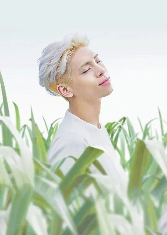 Jonghyun SHINee và 20 câu nói hay về cuộc sống buồn thấm tâm can (Ảnh: Internet) Jonghyun SHINee và 20 câu nói hay về cuộc sống buồn thấm tâm can (Ảnh: Internet)