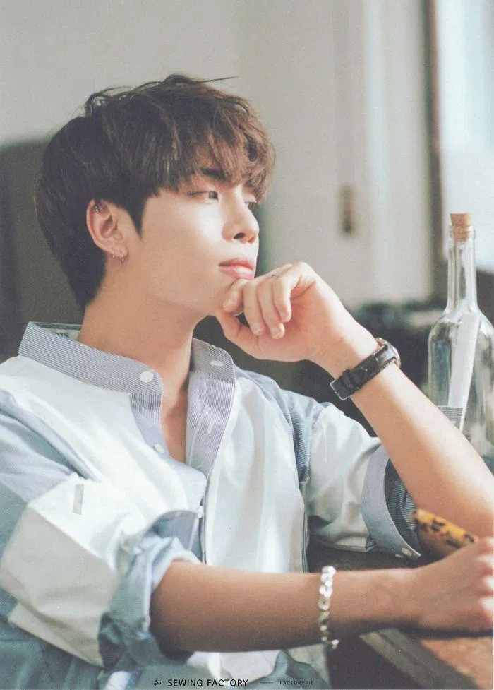 Jonghyun SHINee và 20 câu nói hay về cuộc sống buồn thấm tâm can (Ảnh: Internet)