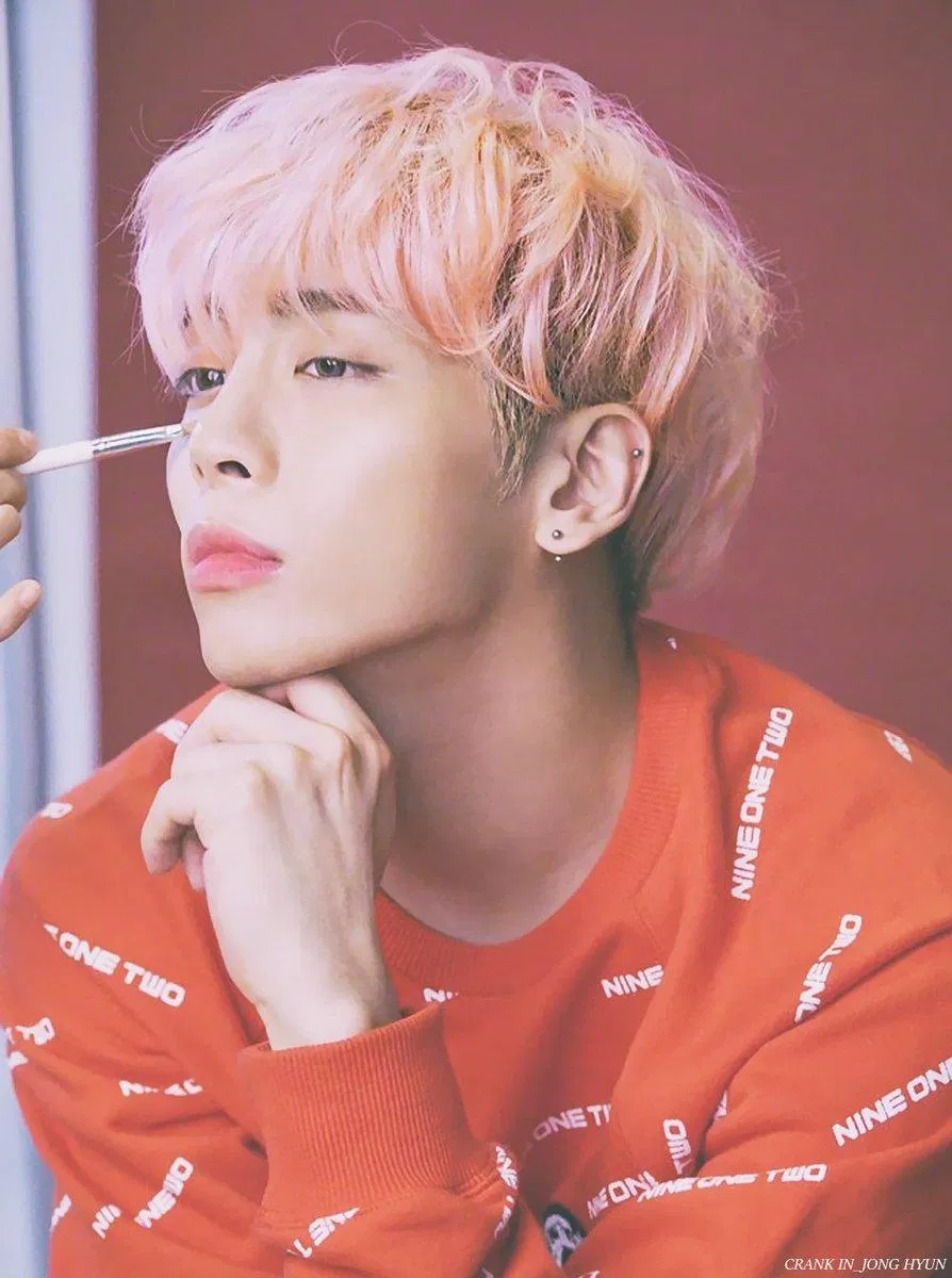 Jonghyun SHINee và 20 câu nói hay về cuộc sống buồn thấm tâm can (Ảnh: Internet)