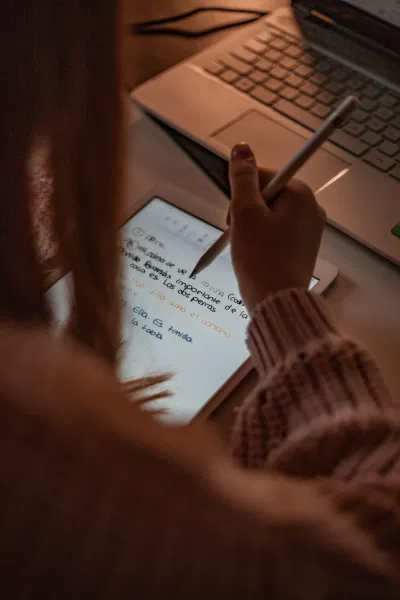 Suy nghĩ tích cực giúp bạn tăng năng suất làm việc hiệu quả. (Nguồn: Internet)
