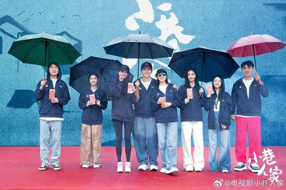 Tiểu Hạng Nhân Gia khai máy trong ngày mưa (Nguồn: internet) Tiểu Hạng Nhân Gia khai máy trong ngày mưa (Nguồn: internet)