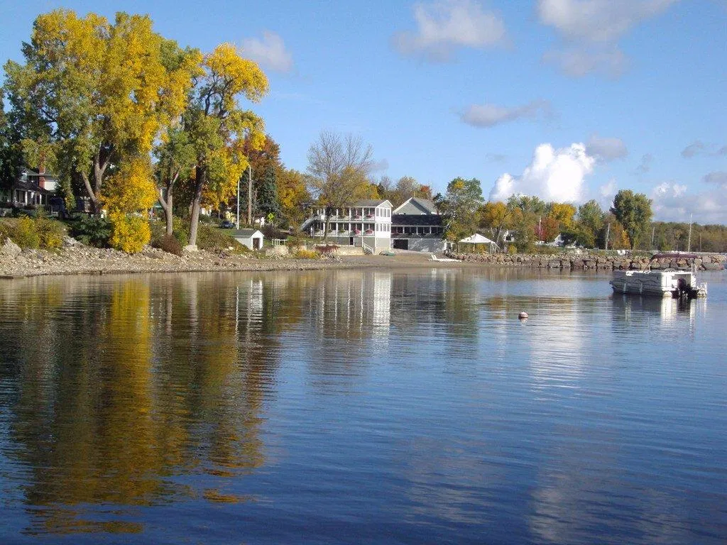 Lake Champlain - nguồn: Internet Lake Champlain - nguồn: Internet