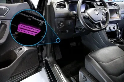 Cổng OBD-II trên xe ô tô (Ảnh: Internet) Cổng OBD-II trên xe ô tô (Ảnh: Internet)