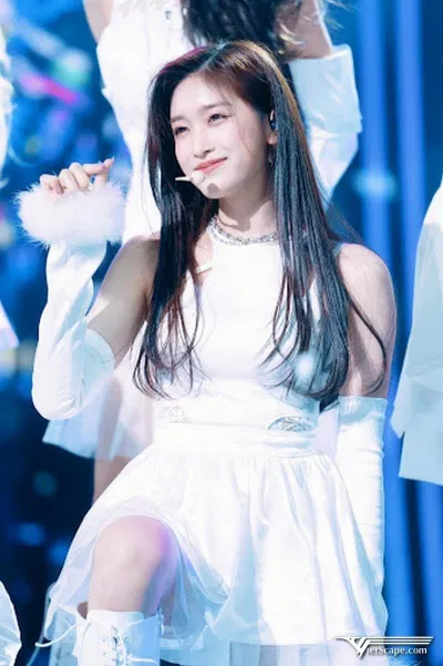 Leeseo Leeseo