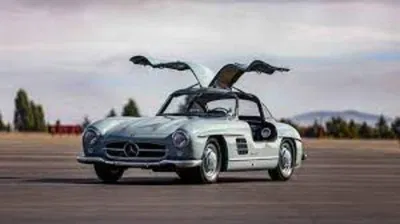 Vẻ đẹp vượt thời gian của huyền thoại Mercedes-Benz 300SL Gullwin (Nguồn: Internet) Vẻ đẹp vượt thời gian của huyền thoại Mercedes-Benz 300SL Gullwin (Nguồn: Internet)