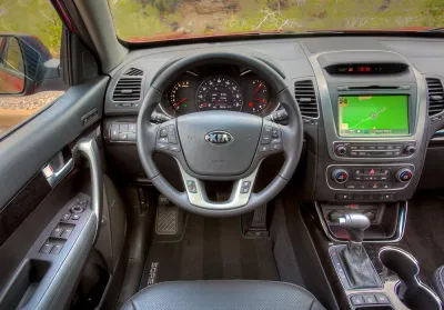 Nội thất Kia Sorento 2014 (Ảnh: Internet) Nội thất Kia Sorento 2014 (Ảnh: Internet)