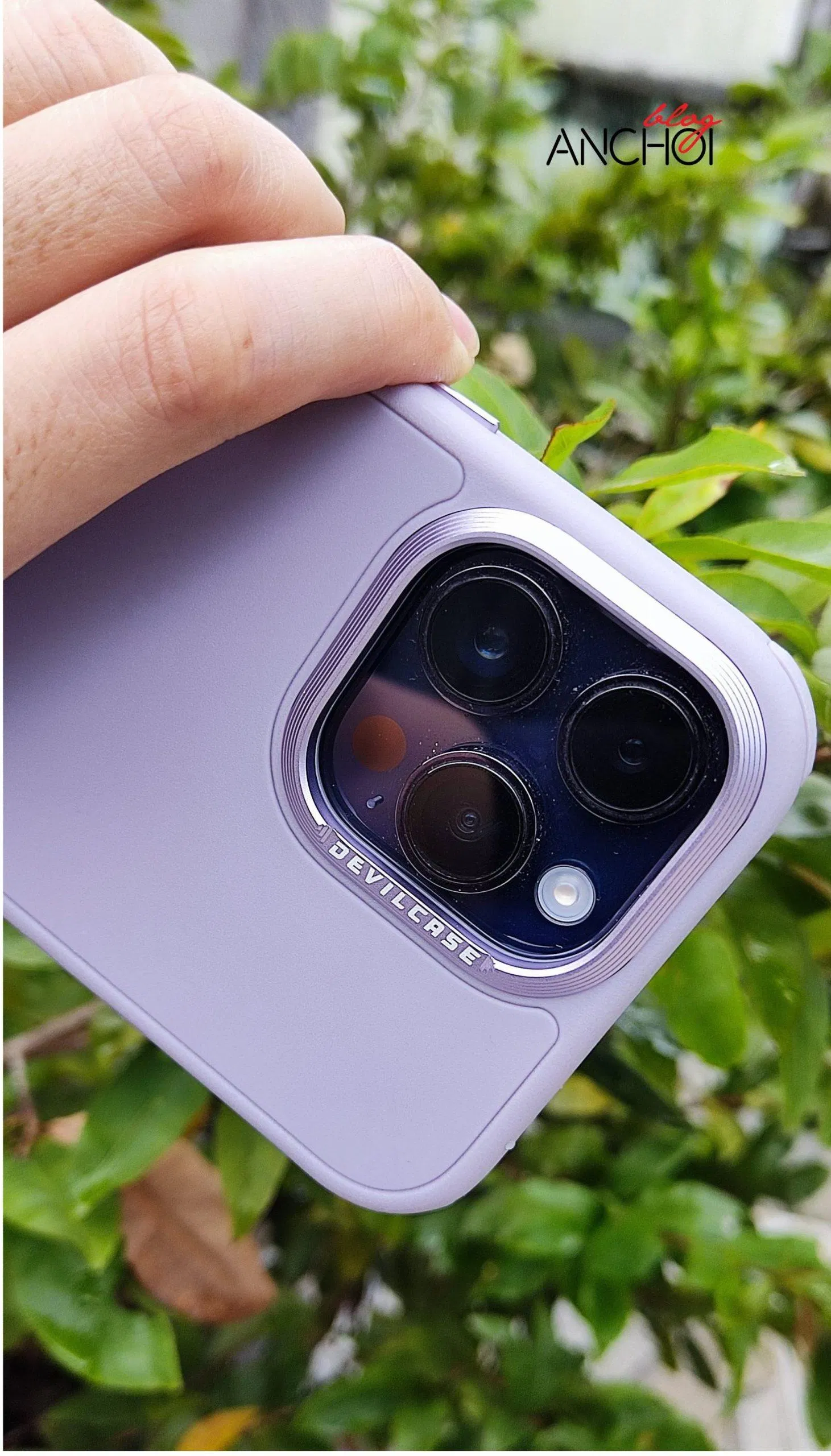 Viền camera thiết kế tinh xảo từng đường nét. Ảnh: BlogAnChoi