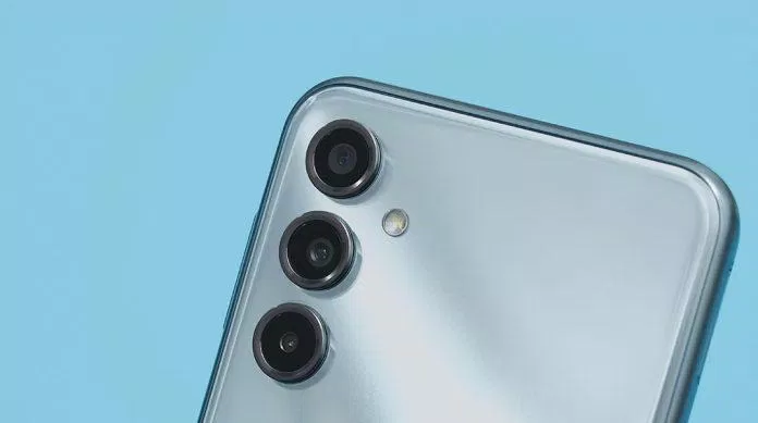 Galaxy M34 có thiết kế mặt lưng nhựa khá dễ trầy xước và bám mồ hôi (Ảnh: Internet) Galaxy M34 có thiết kế mặt lưng nhựa khá dễ trầy xước và bám mồ hôi (Ảnh: Internet)