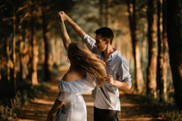 Thật yên tâm khi biết rằng những cá nhân khác không liên quan đến bất kỳ phần nào trong mối quan hệ của chúng mình. (Nguồn: Internet)