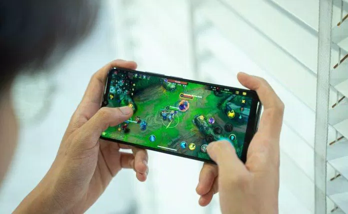 TCL 40 SE khi chơi Liên Quân Mobile chưa thực sự mượt mà và còn giật lag (Ảnh: Internet)
