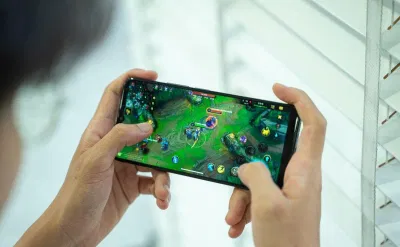 TCL 40 SE khi chơi Liên Quân Mobile chưa thực sự mượt mà và còn giật lag (Ảnh: Internet)