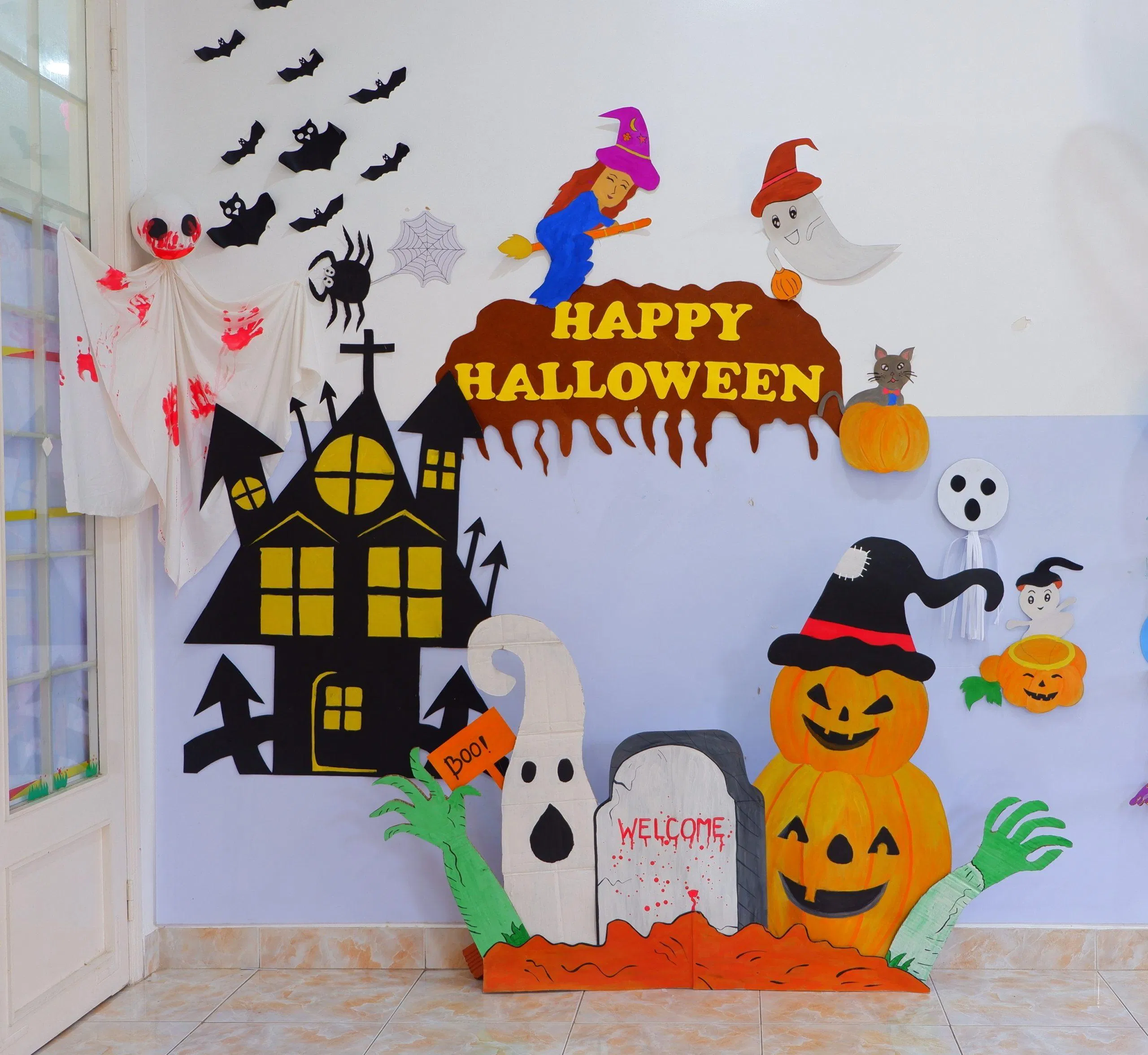 Những cách trang trí Halloween lớp học đẹp độc đáo, ấn tượng nhất 2023 (Ảnh: Internet) Những cách trang trí Halloween lớp học đẹp độc đáo, ấn tượng nhất 2023 (Ảnh: Internet)