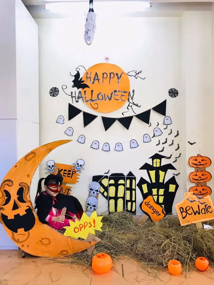 Những cách trang trí Halloween lớp học đẹp độc đáo, ấn tượng nhất 2023 (Ảnh: Internet) Những cách trang trí Halloween lớp học đẹp độc đáo, ấn tượng nhất 2023 (Ảnh: Internet)